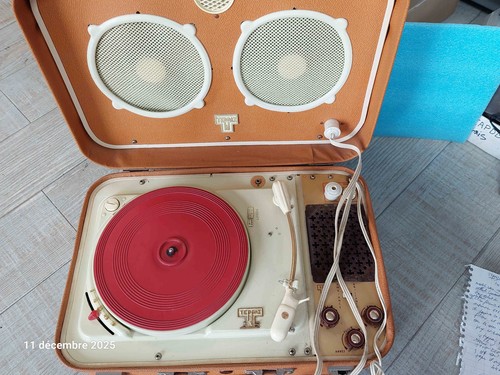 Tourne disque vintage - tourne, tubes